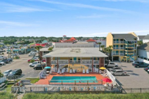 Studio with King Bed with Pool Parking & Beach